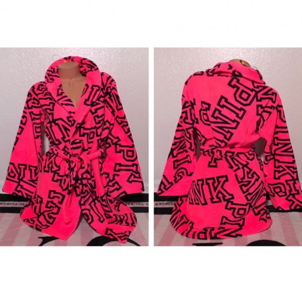 BRAND NEW Victoria’s Secret Pink plush robe